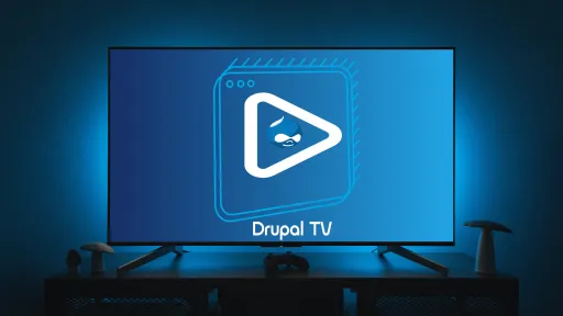 TV in dunklem Raum mit Logo "Drupal TV" auf blauem Bildschirm.